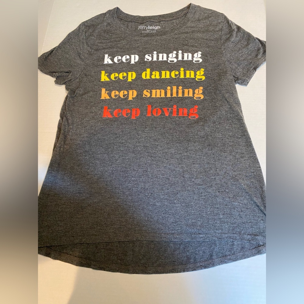 Jerry Leigh Women XL Gray Keep Singing Dancing Smiling Loving Graphic T Shirt